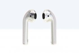 Nhà thiết kế Ian DeLucca tạo ra cặp AirPods vàng trắng đính 1.000 viên kim cương, giá 20 nghìn Đô