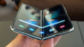 "Rơi lệ" khi xem video tra tấn Galaxy Fold