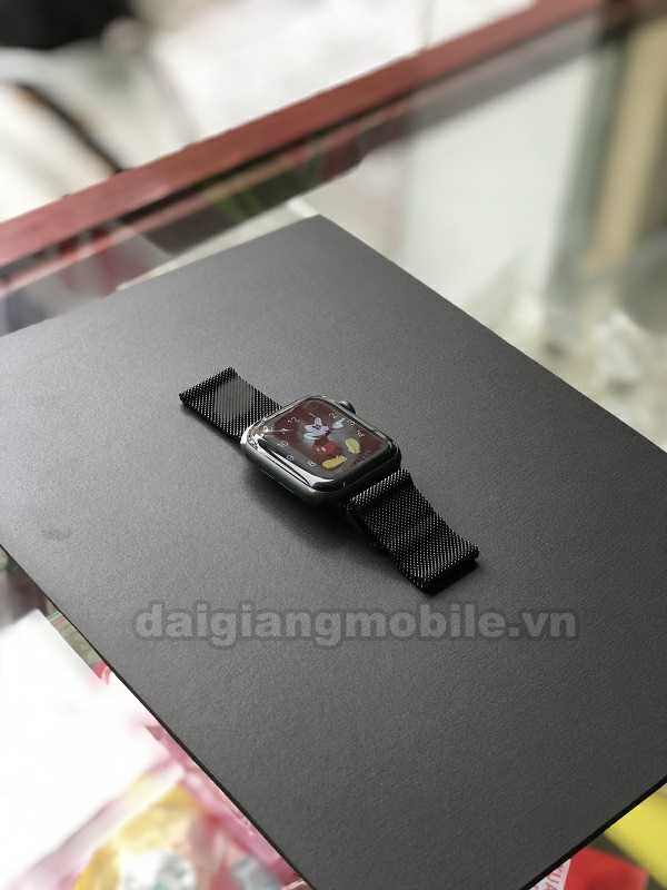 thay-mat-kinh-apple-watch-series-4_2